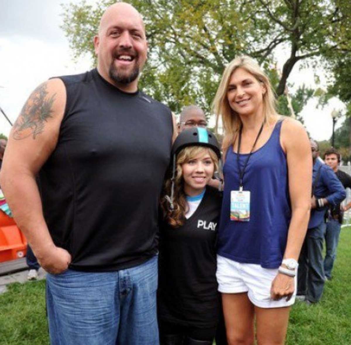 Who Are Big Show’s Wives