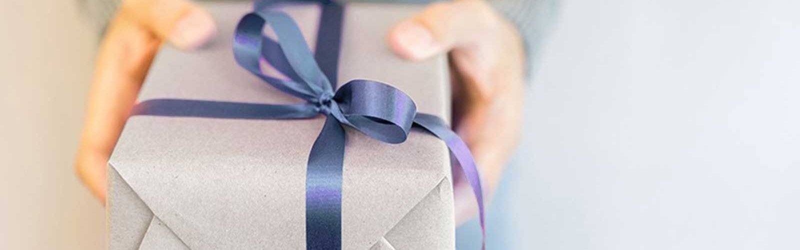 A Brief Guide on Giving Gifts to Women
