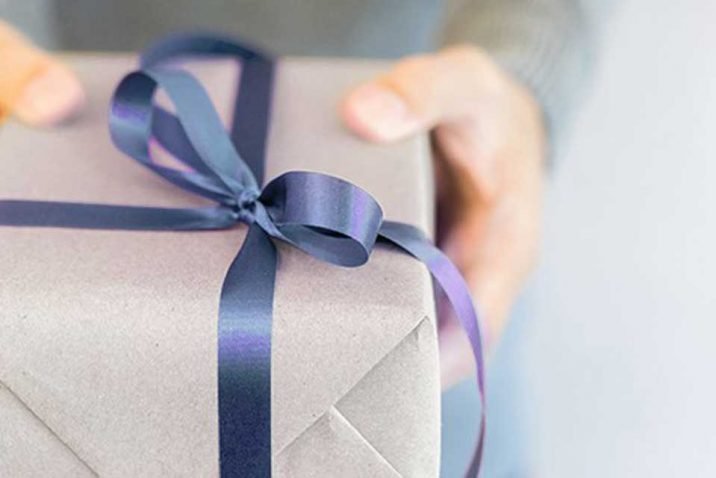 A Brief Guide on Giving Gifts to Women