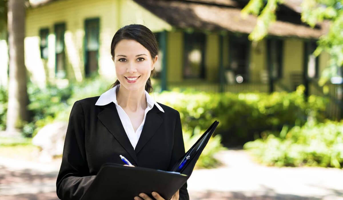 Benefits of Hiring Real Estate Professional to Sell Your Property