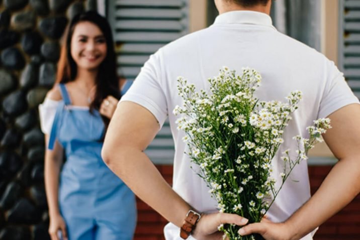 How To Know If A Guy Likes You