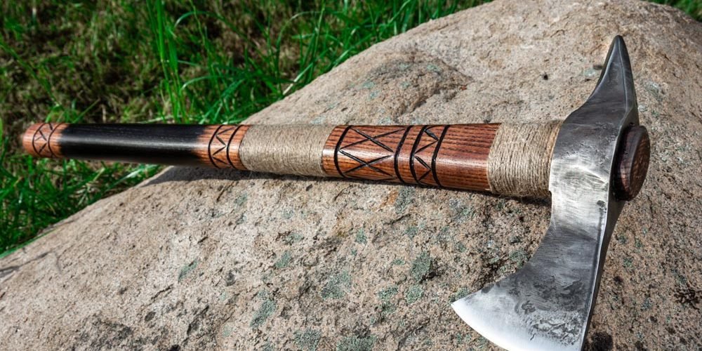 A Guide to Important Features of a Tomahawk Axe
