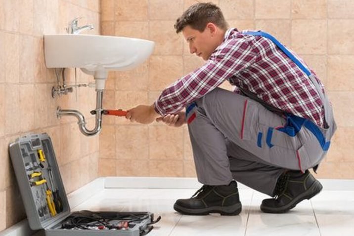10 signs that you need to call a bathroom plumber in Kansas City