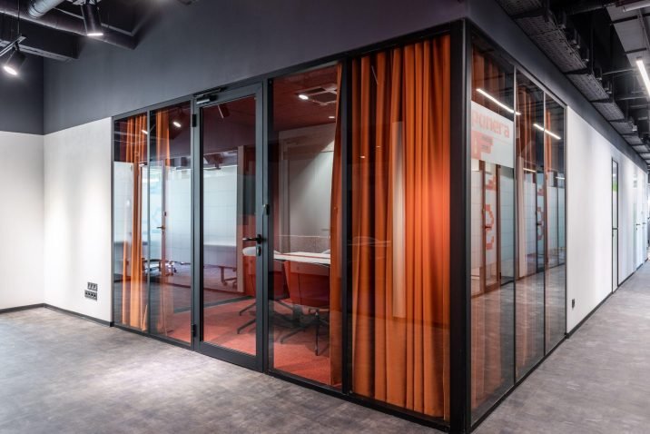 How to Choose the Right Glass Door for Your Business