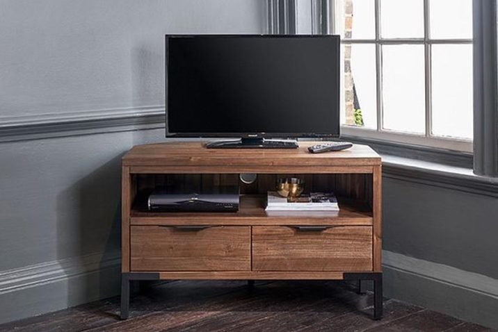 Why An Oak TV Unit May Be Perfect For Your Living Room