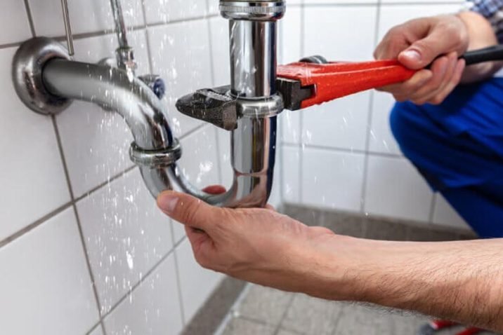 Top 8 Signs It’s Time to Call a Plumber
