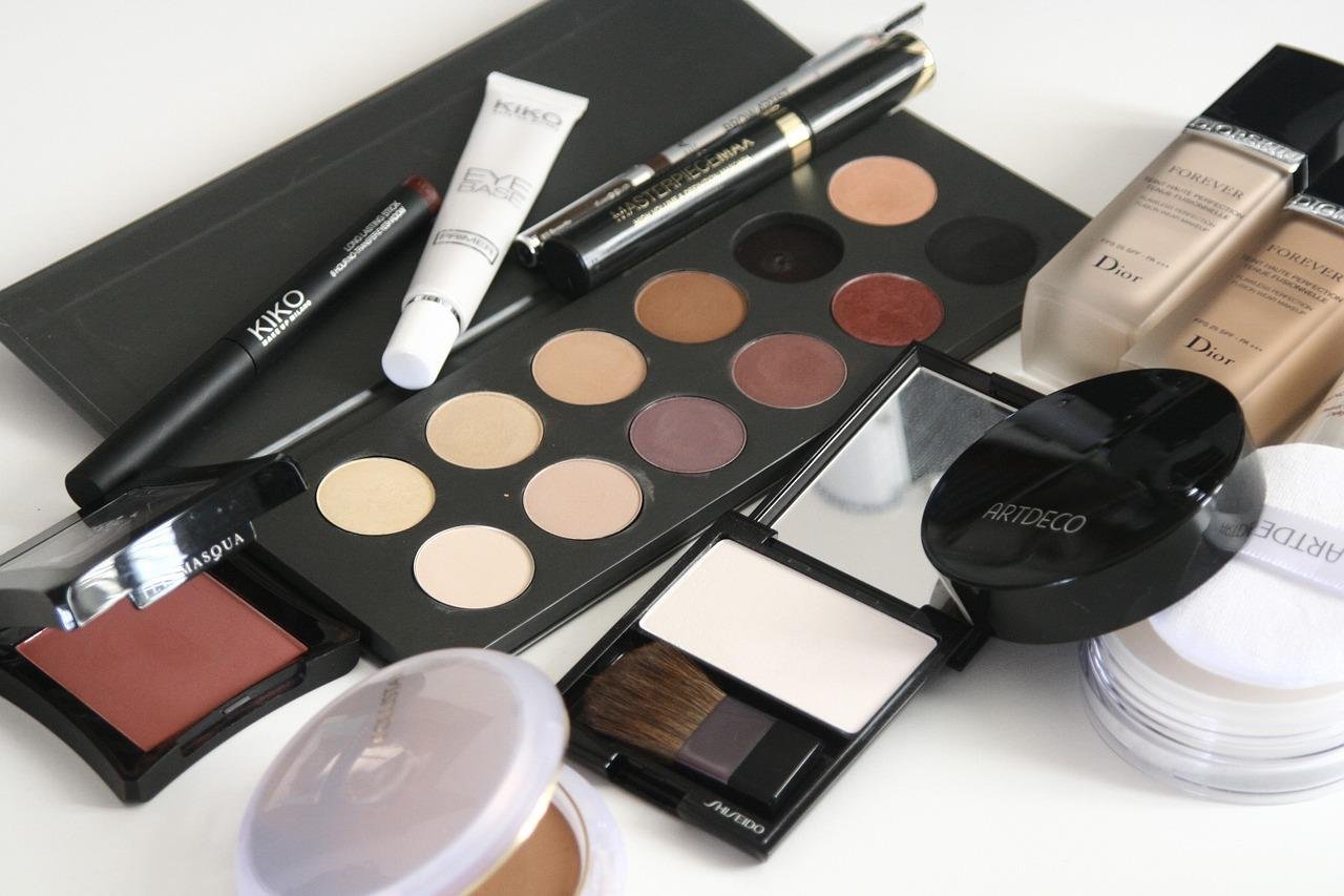 6 Cosmetic Must Haves For An Aspiring Beauty Blogger 3