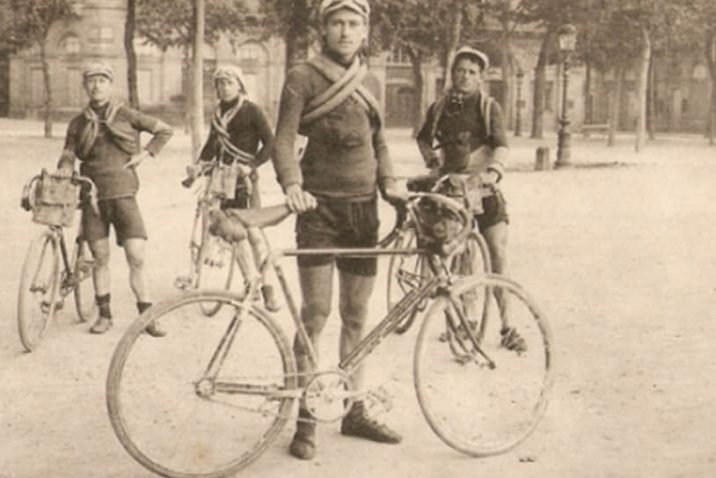 The Evolution of Cycling Gear_ From Vintage to Modern-1