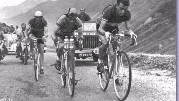 The Evolution of Cycling Gear_ From Vintage to Modern-2