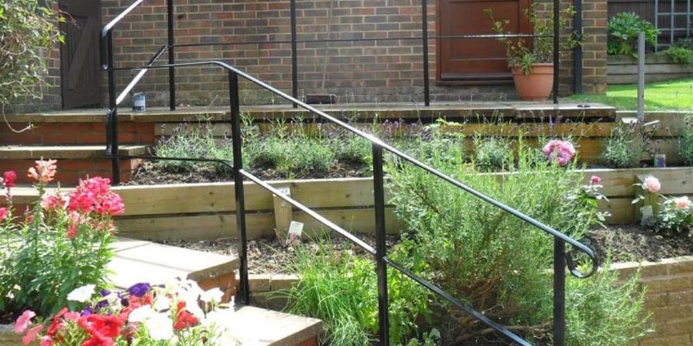 10 Outdoor Handrail Ideas to Enhance Your Home